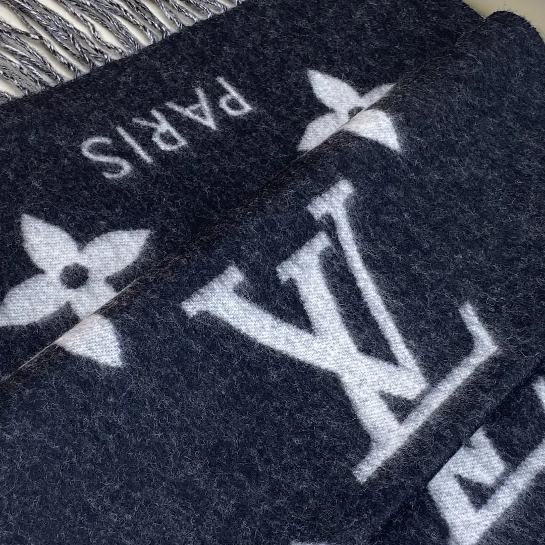 V3135-💴50.88$LV gallery