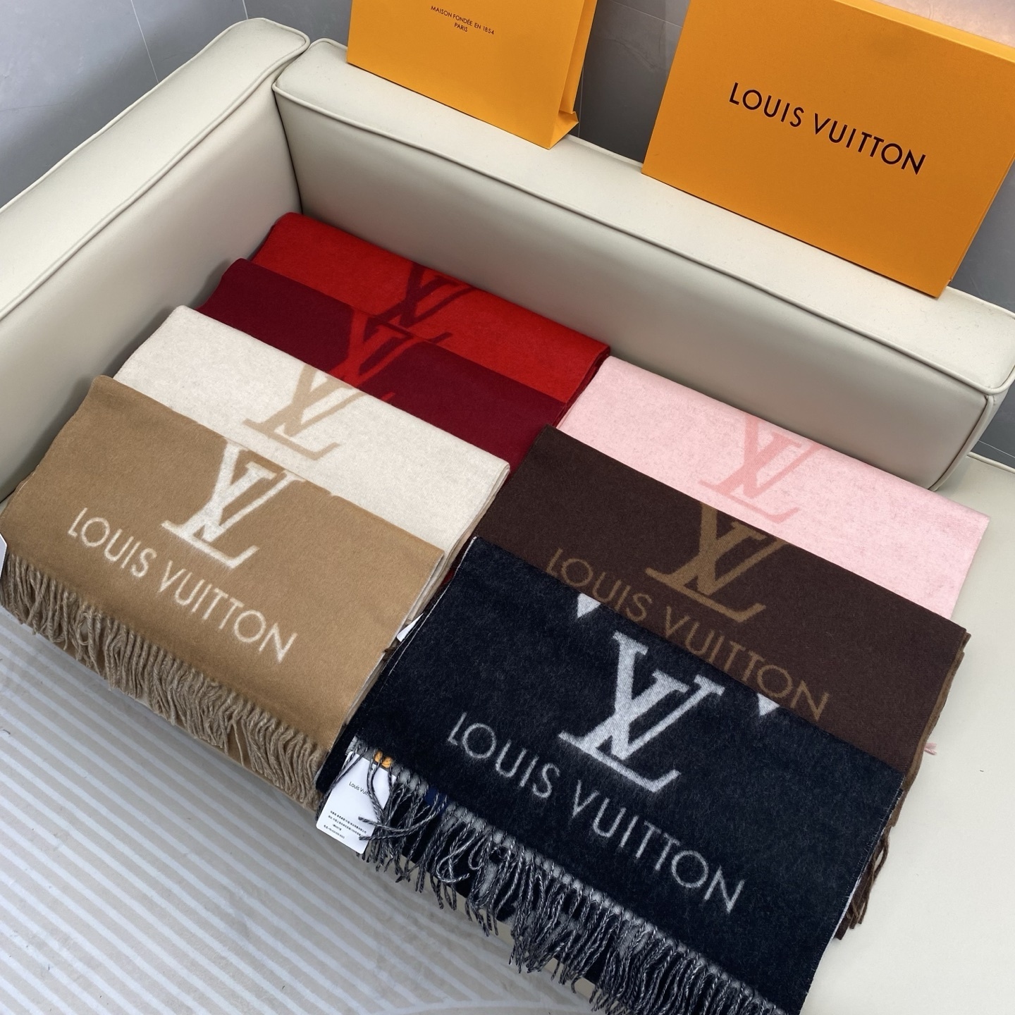V3135-💴50.88$LV gallery
