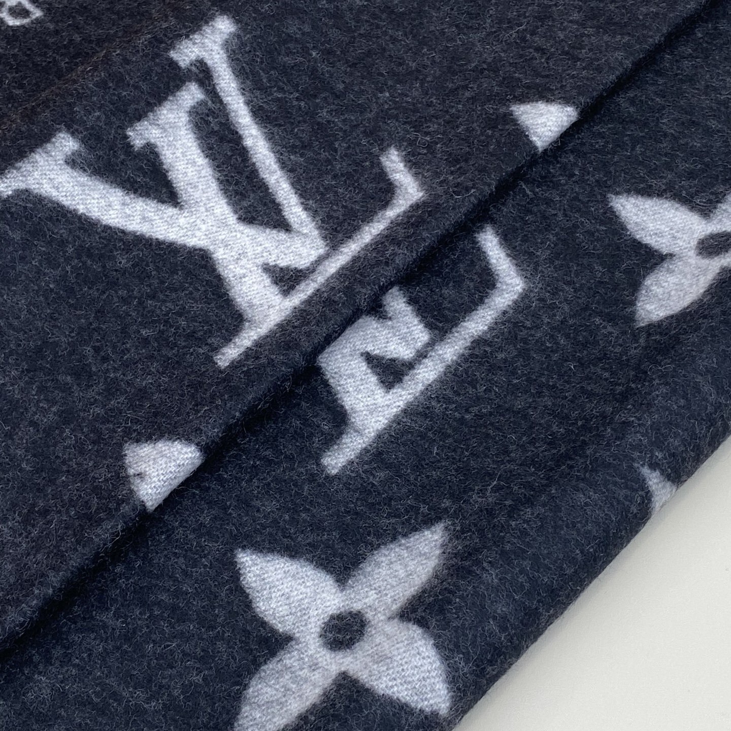 V3135-💴50.88$LV gallery