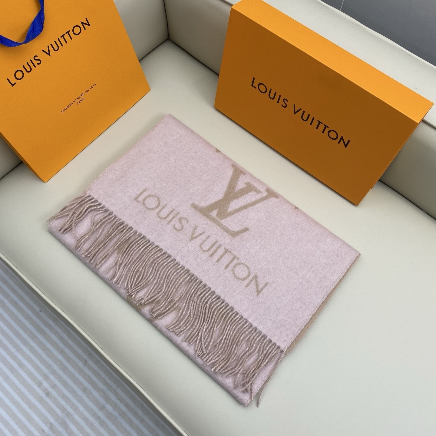 V3135-💴50.88$LV gallery