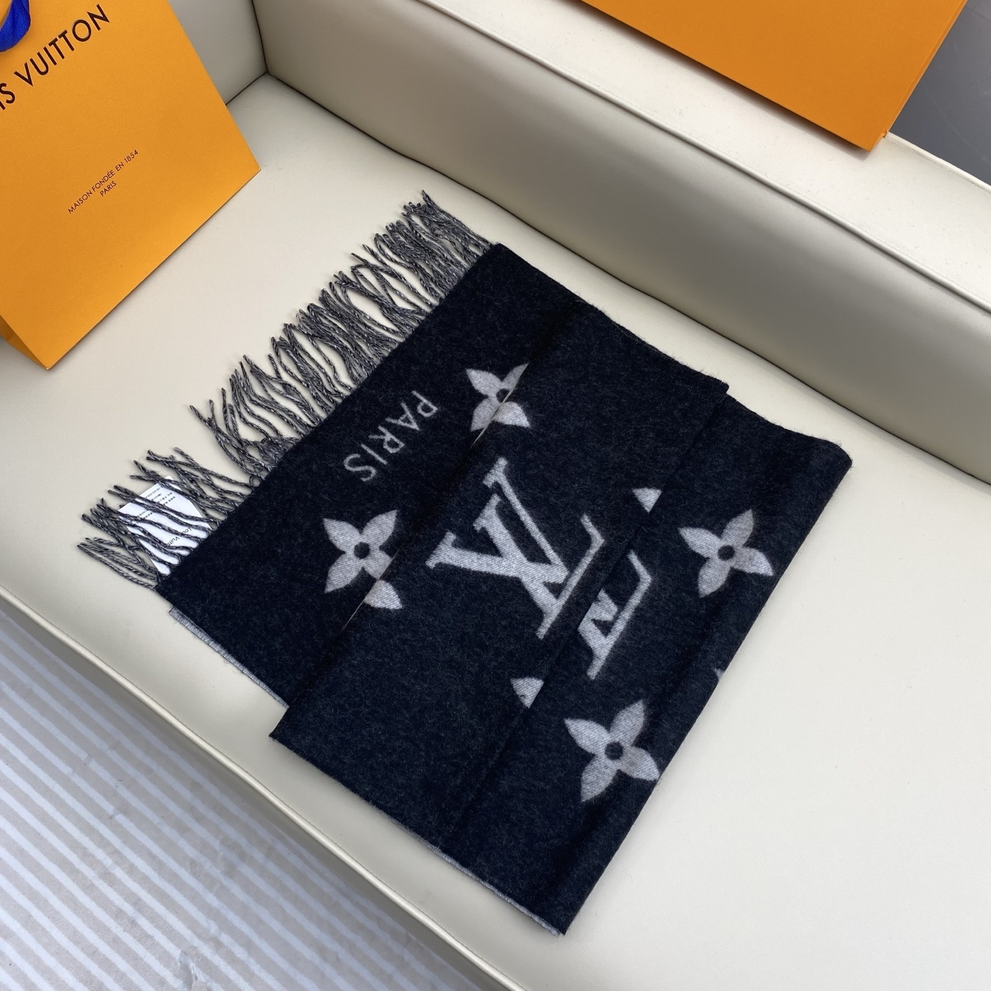 V3135-💴50.88$LV gallery