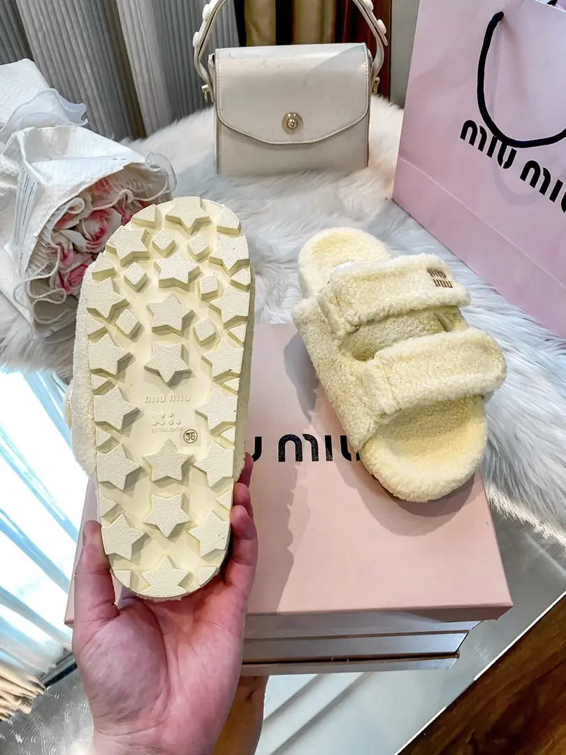 55S7 miumiu 45$ gallery