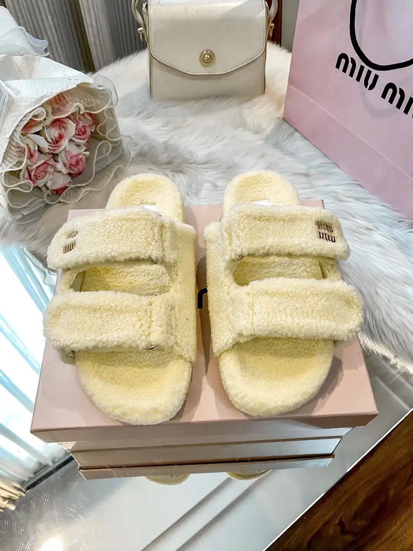 55S7 miumiu 45$ gallery