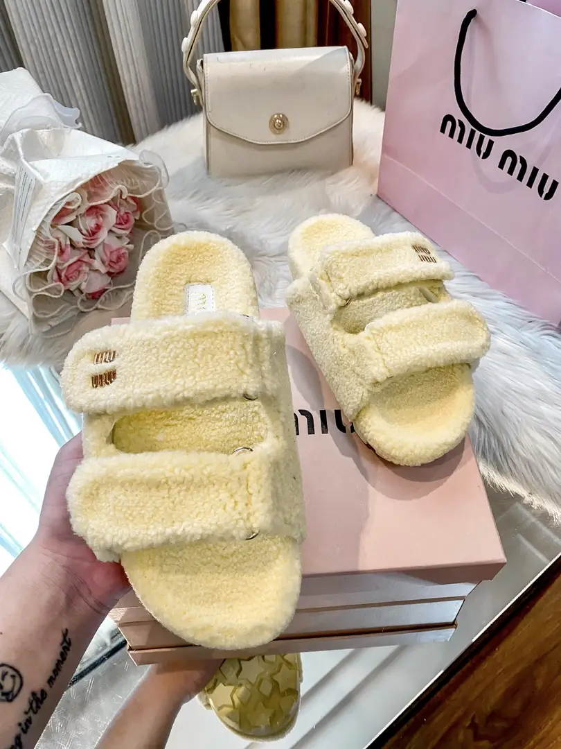 55S7 miumiu 45$ gallery