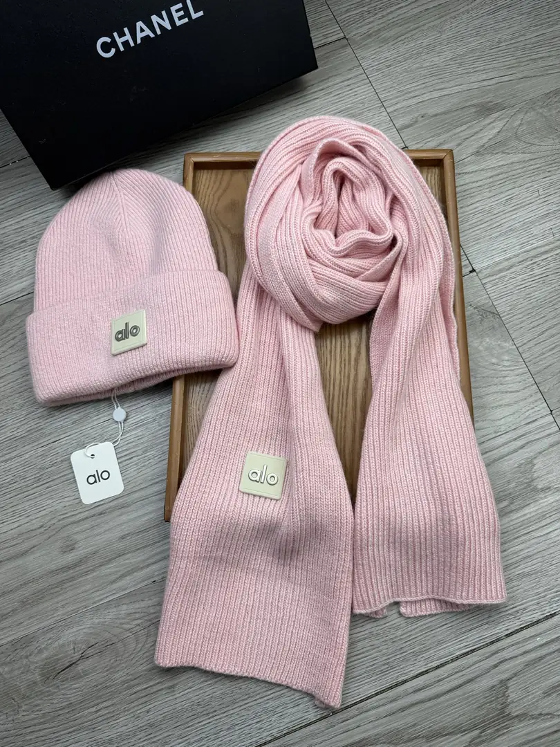 AO3 AL0 Hat + Scarf Set 45$ gallery