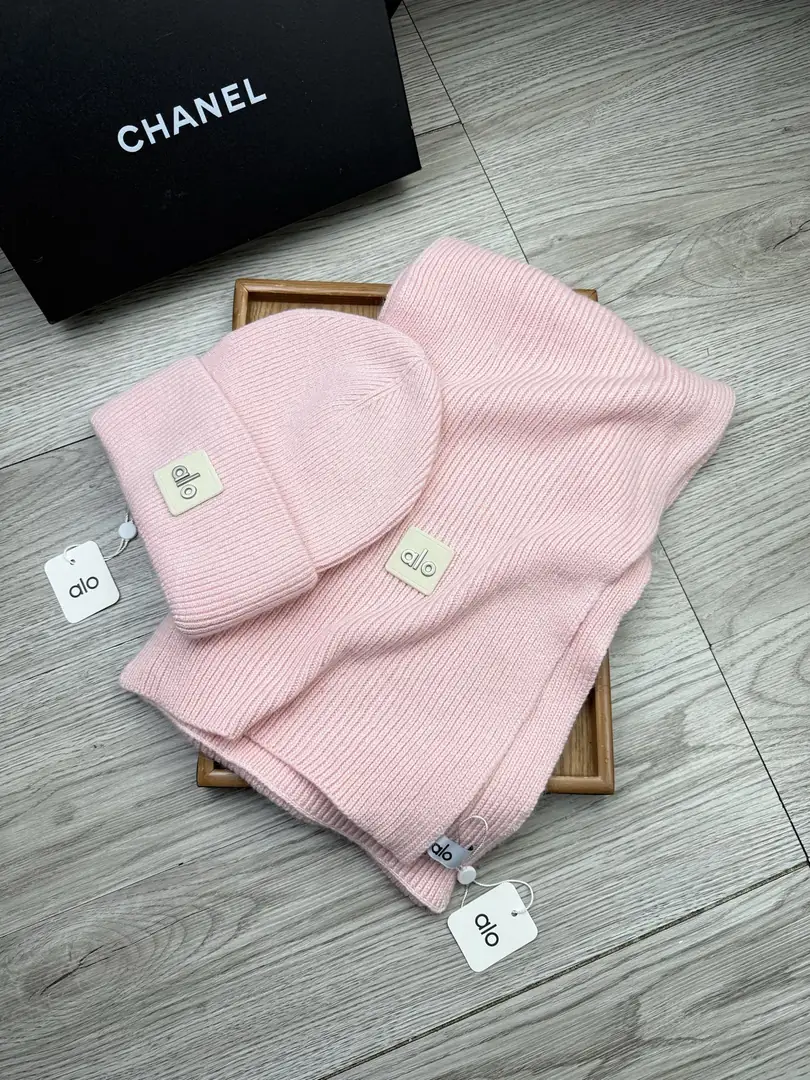 AO3 AL0 Hat + Scarf Set 45$ gallery