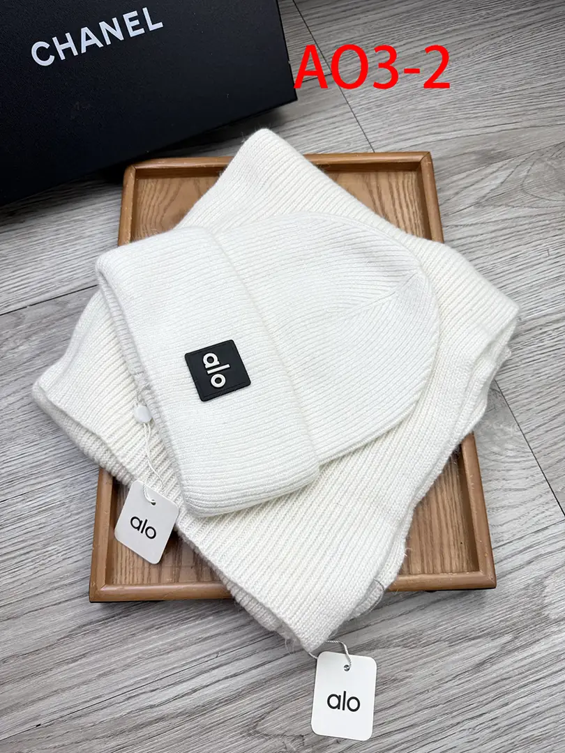 AO3 AL0 Hat + Scarf Set 45$ gallery