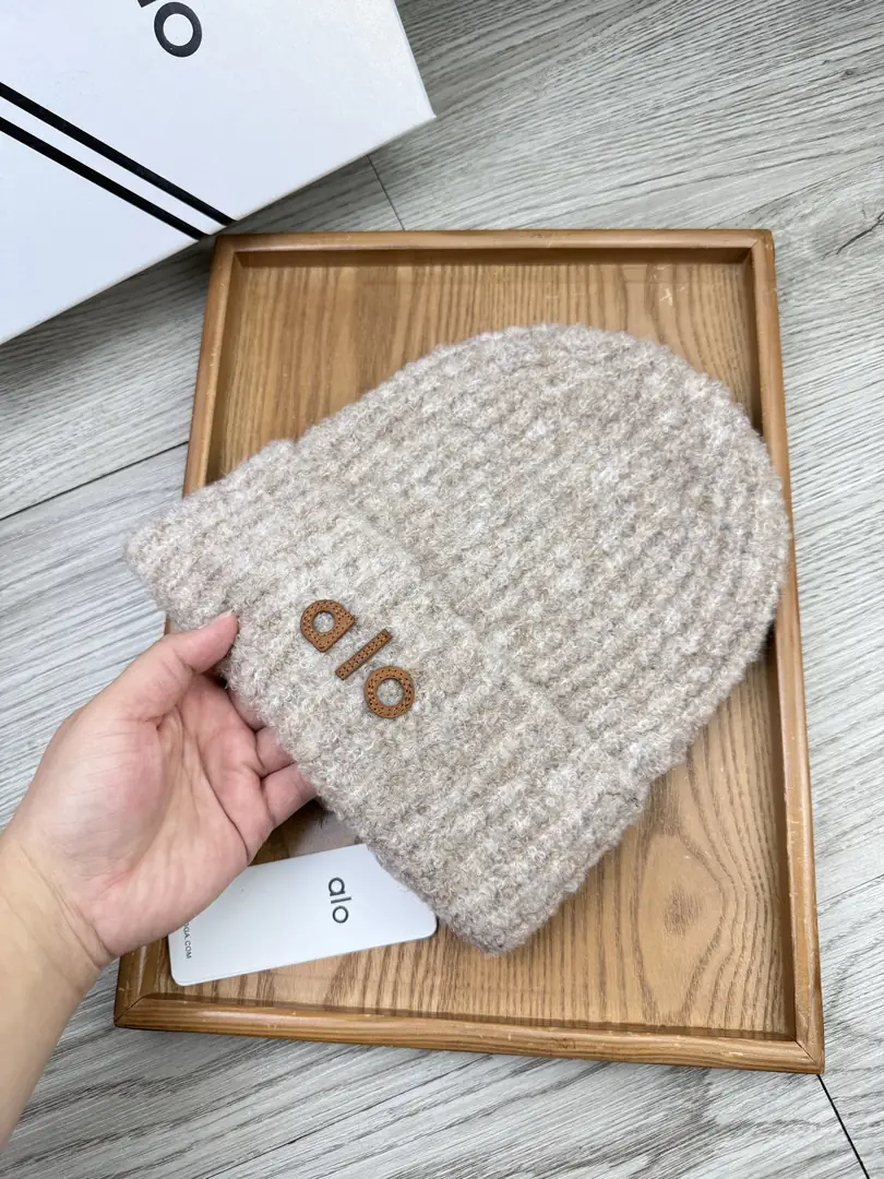 AO4  ALO Knitted Hat 23.5$ gallery