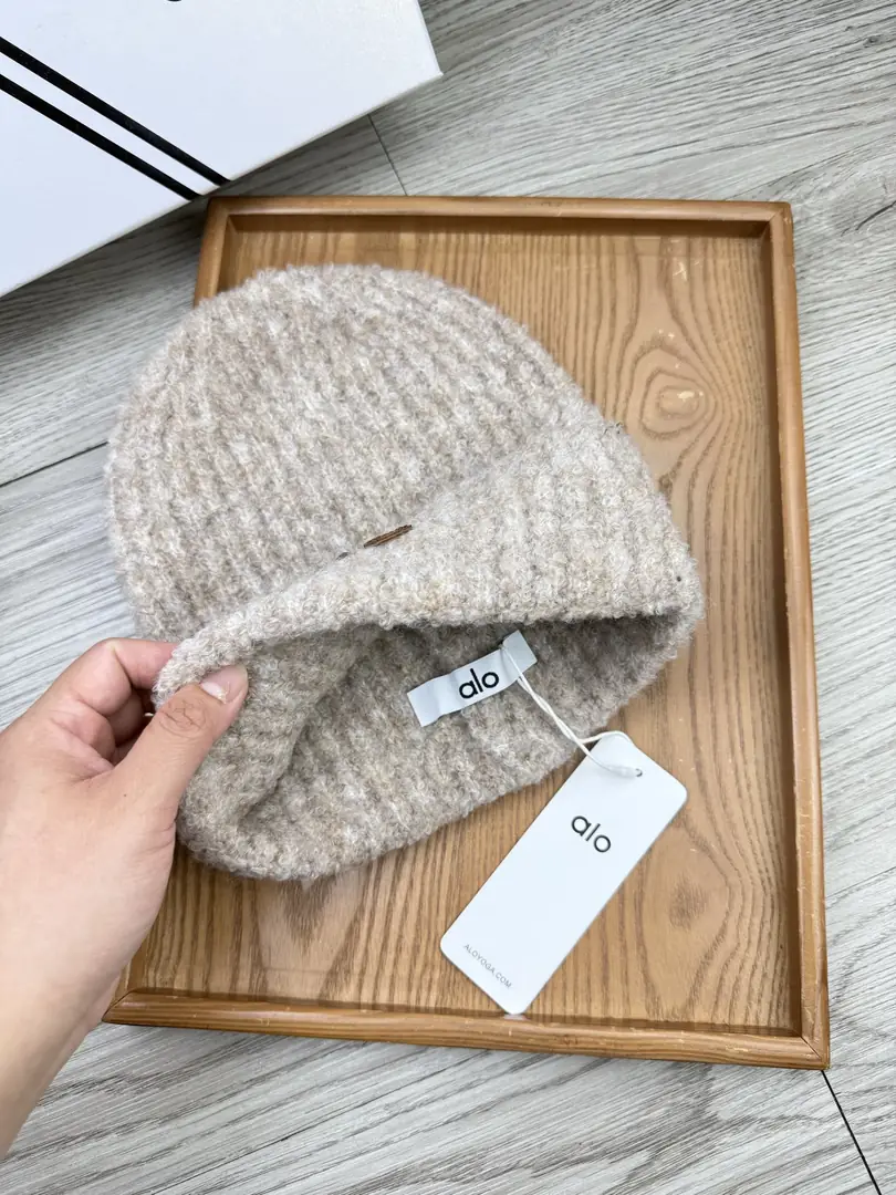 AO4  ALO Knitted Hat 23.5$ gallery