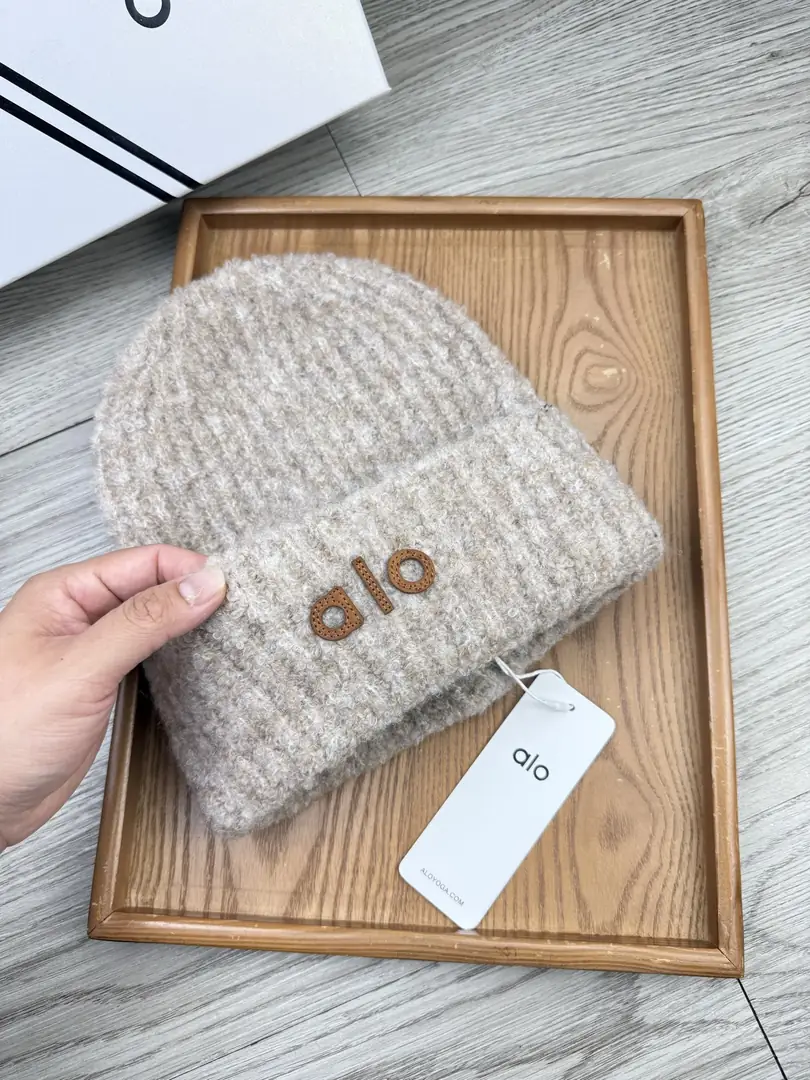 AO4  ALO Knitted Hat 23.5$ gallery