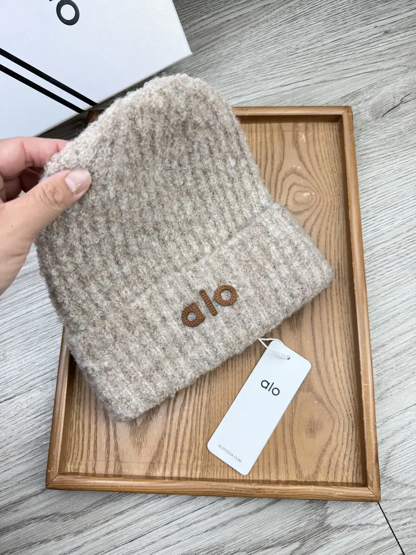 AO4  ALO Knitted Hat 23.5$ gallery