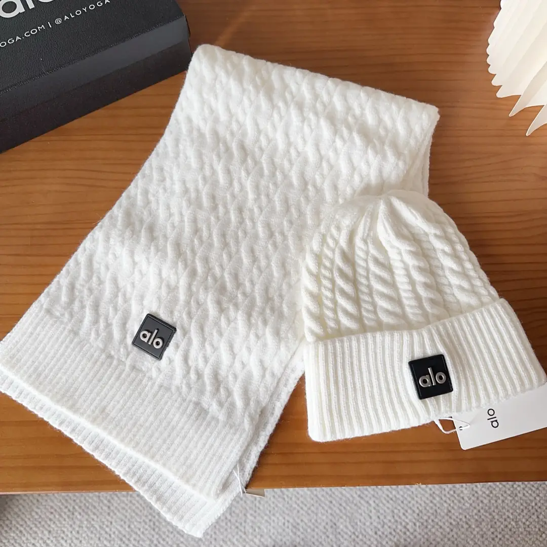 AO6 alo knitted scarf and hat set 38$ gallery