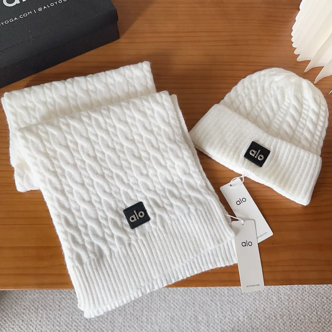 AO6 alo knitted scarf and hat set 38$ gallery