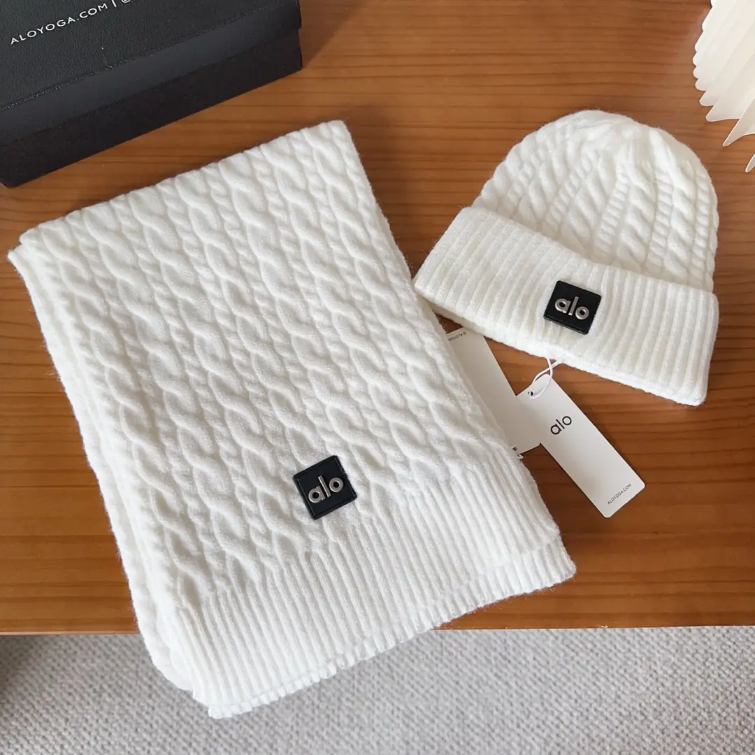 AO6 alo knitted scarf and hat set 38$ gallery