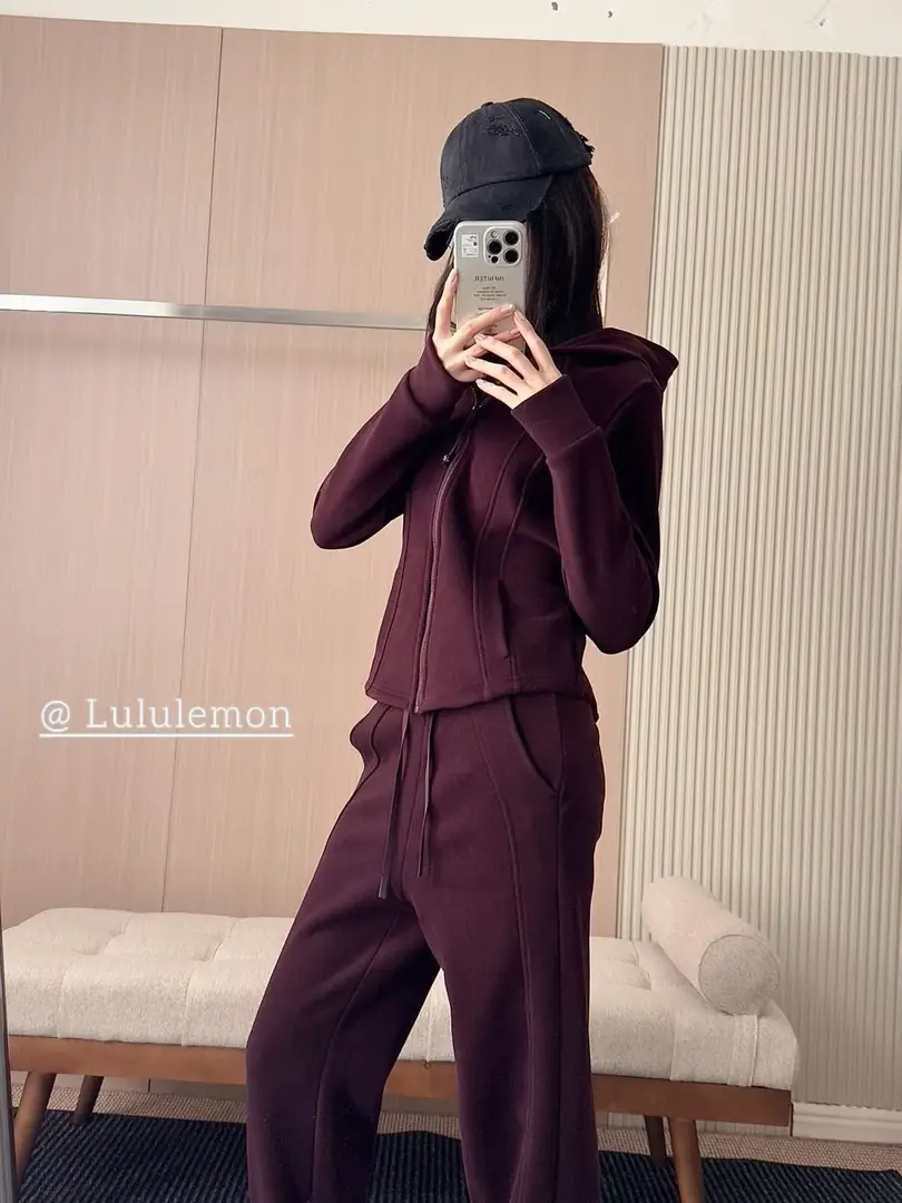 EXH2 lululemon tracksuit (sweatshirt + sweatpants) $75 gallery