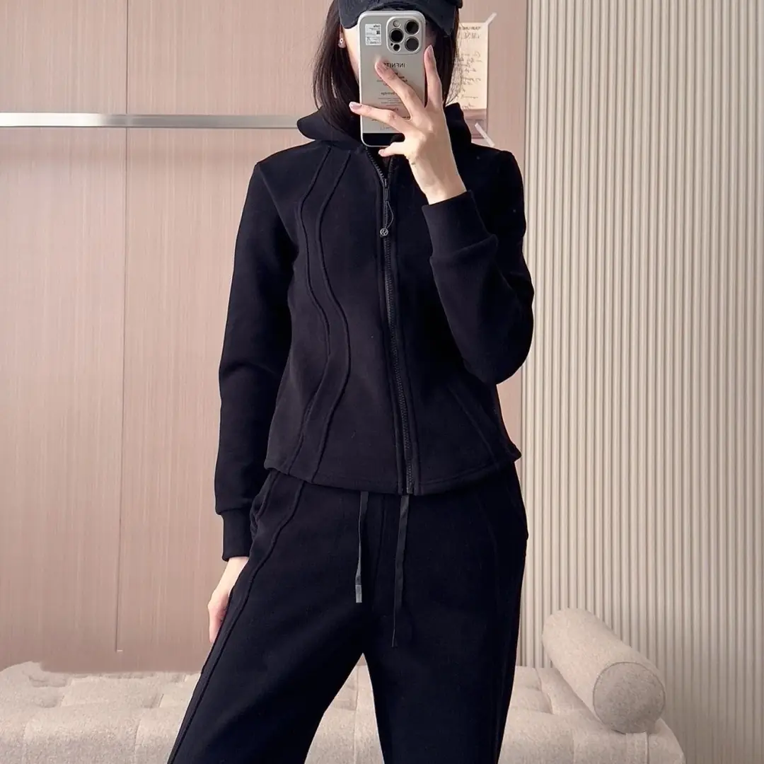 EXH2 lululemon tracksuit (sweatshirt + sweatpants) $75 gallery