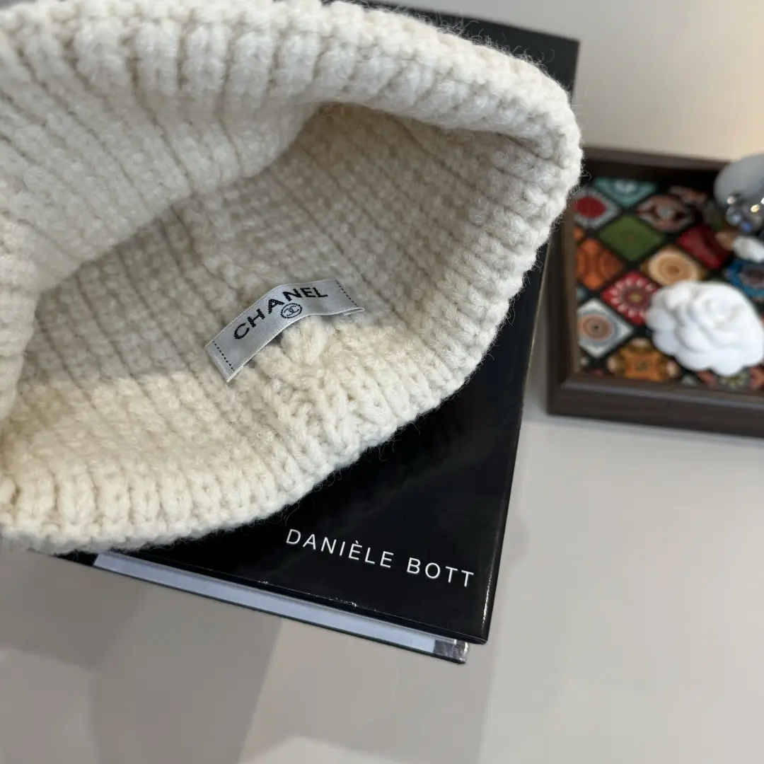 F1J11 Chanel Autumn and Winter Beanie 48$ gallery