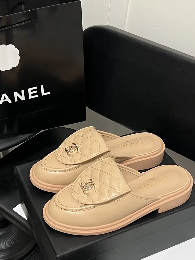 F1J12 CHANEL Autumn Shoes Collection 52$ gallery