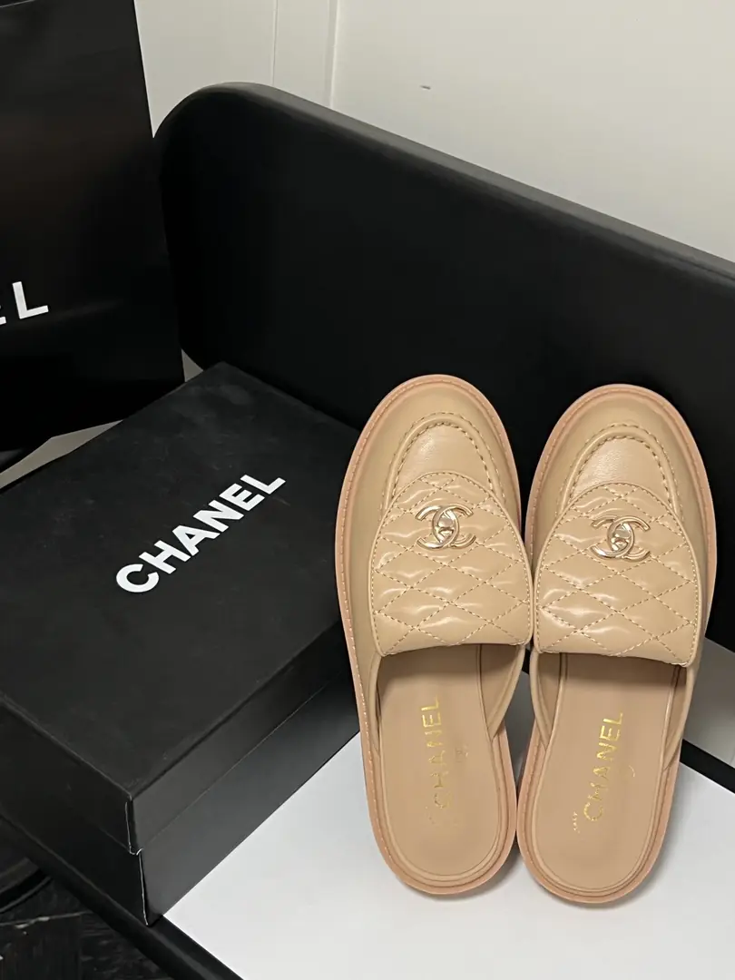 F1J12 CHANEL Autumn Shoes Collection 52$ gallery
