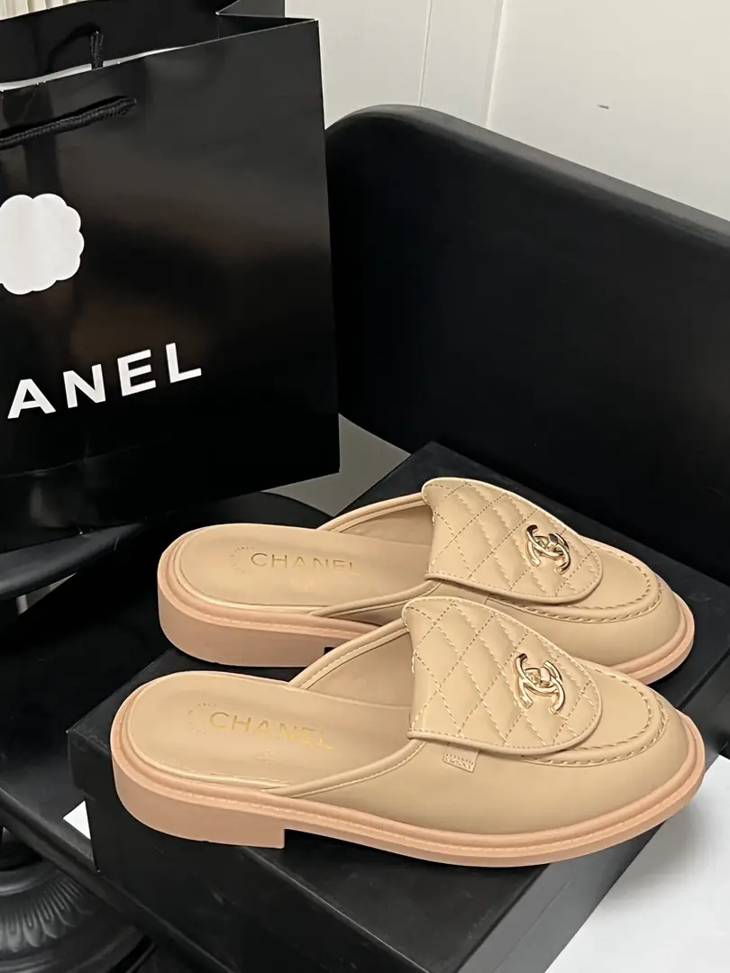 F1J12 CHANEL Autumn Shoes Collection 52$ gallery