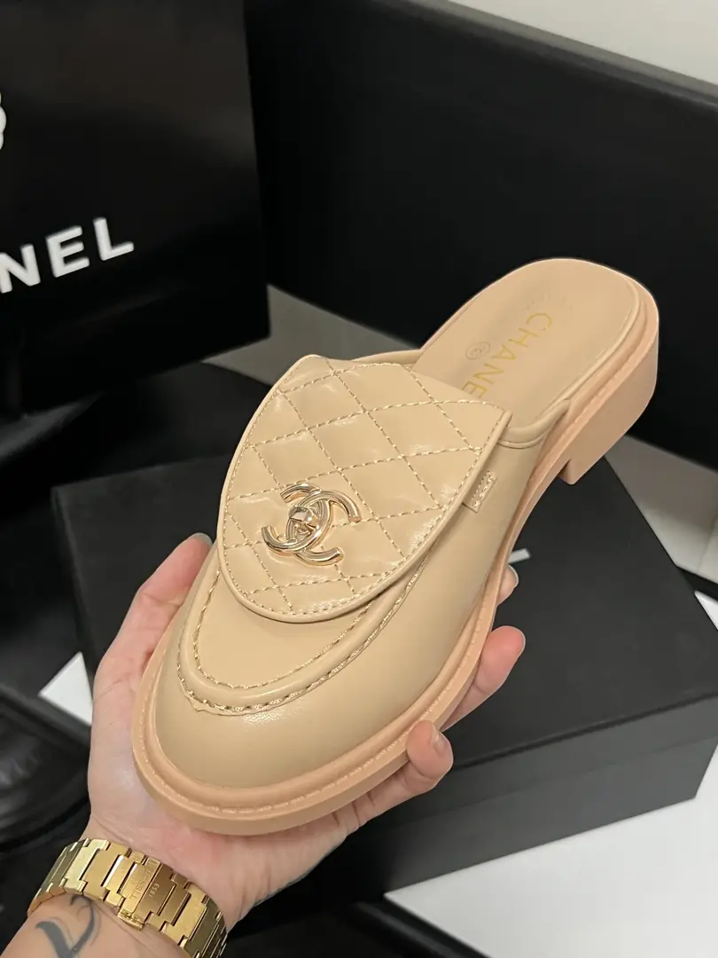 F1J12 CHANEL Autumn Shoes Collection 52$ gallery
