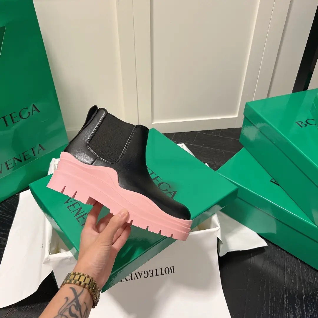 F1J5 Bottega Veneta mid-calf boots, two styles 58.8$ gallery