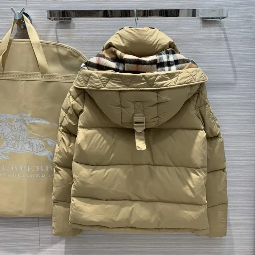 F1J6 Burberry detachable hooded down jacket 95$ gallery