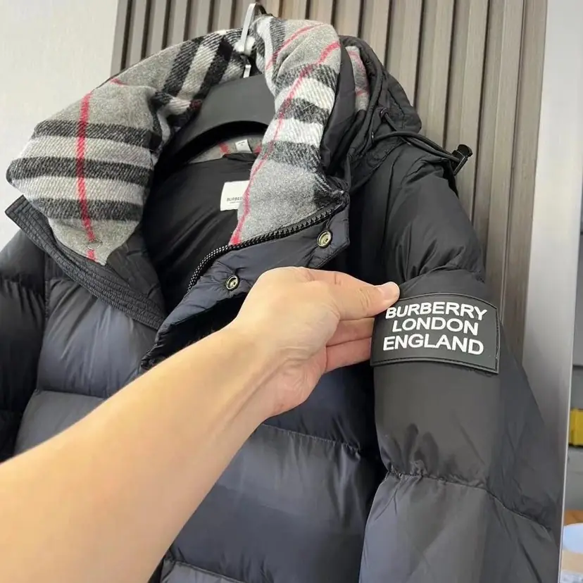 F1J6 Burberry detachable hooded down jacket 95$ gallery