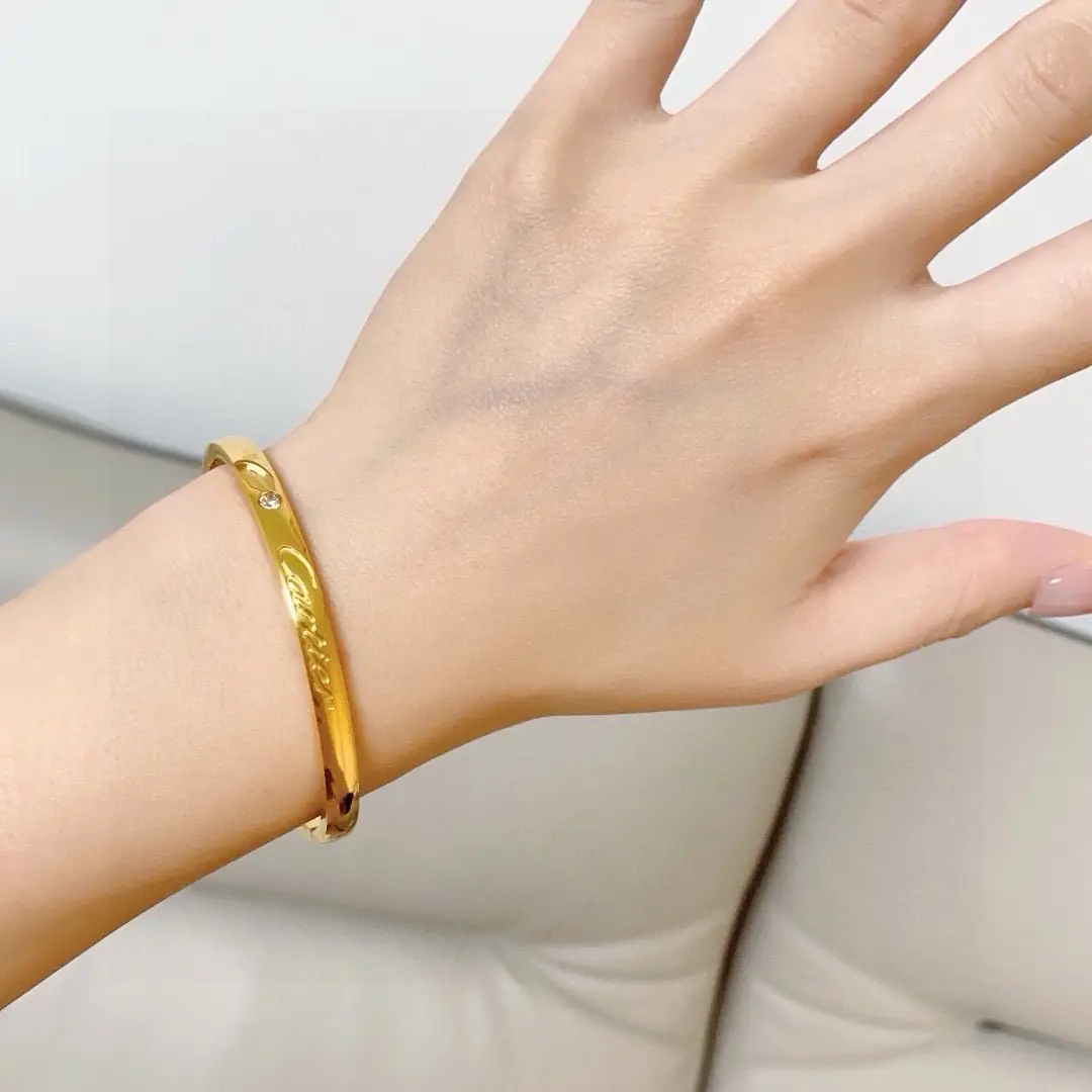 F1J9 Cartier popular single diamond bracelet 35$ gallery