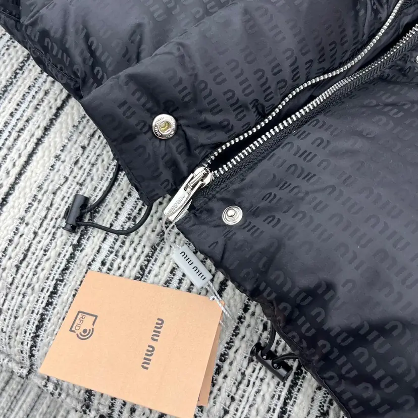 F2F6 miumiu hoof flower short down jacket-75$ gallery