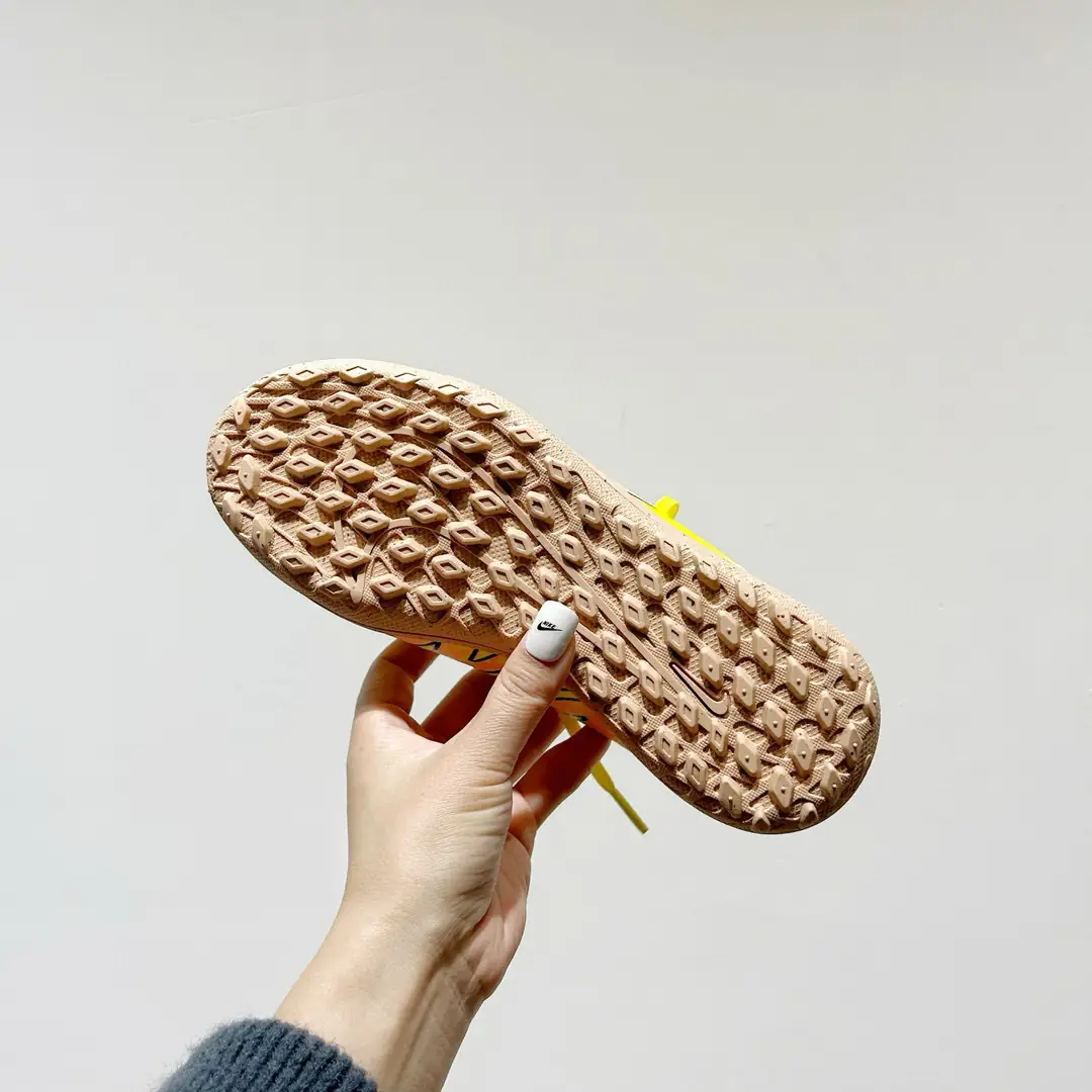 G59K Children's football shoes 47$ gallery