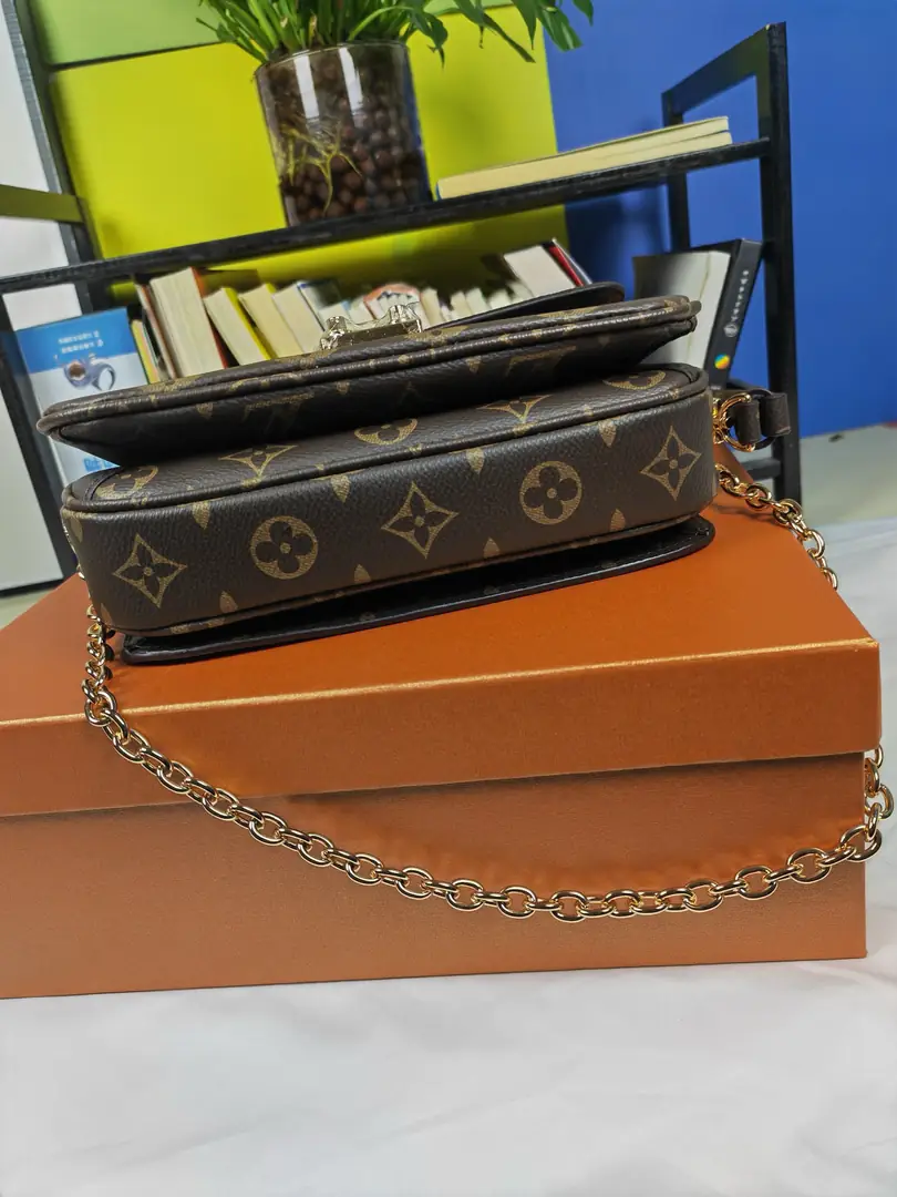 J2Y15 Louis Vuitton Bag Set 48.5$ gallery