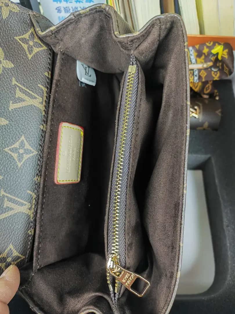 J2Y15 Louis Vuitton Bag Set 48.5$ gallery