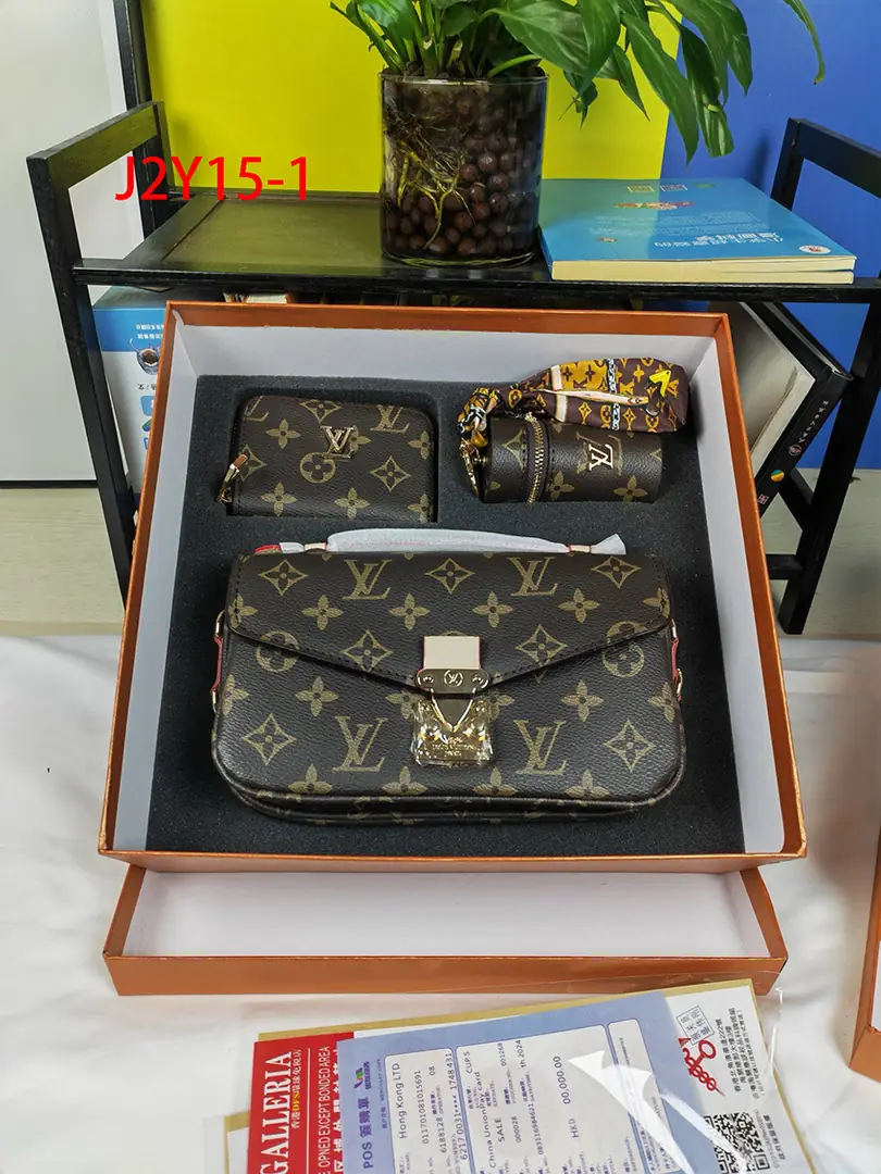 J2Y15 Louis Vuitton Bag Set 48.5$ gallery