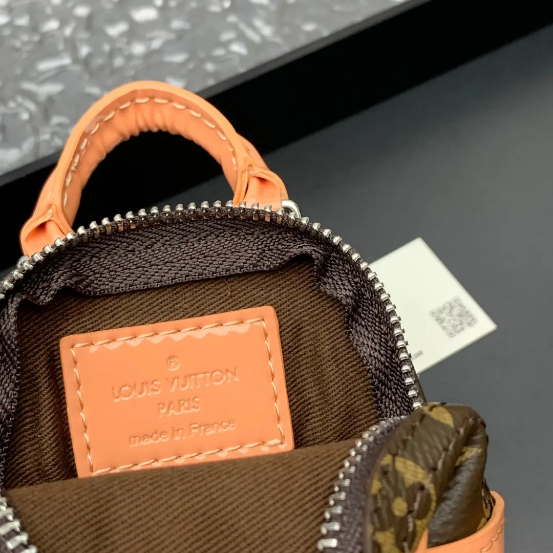 J2Y19 Louis Vuitton mini bag keychain pendant 28.5$ gallery