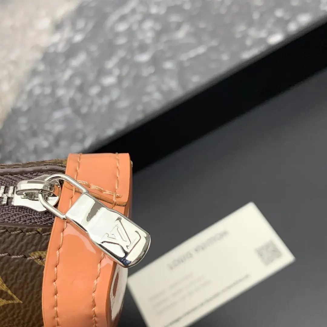 J2Y19 Louis Vuitton mini bag keychain pendant 28.5$ gallery
