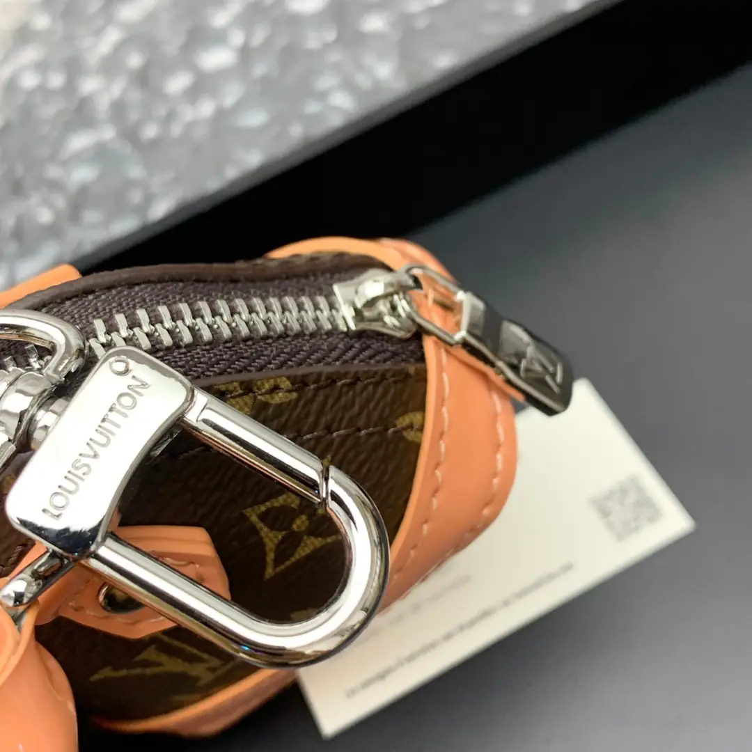 J2Y19 Louis Vuitton mini bag keychain pendant 28.5$ gallery