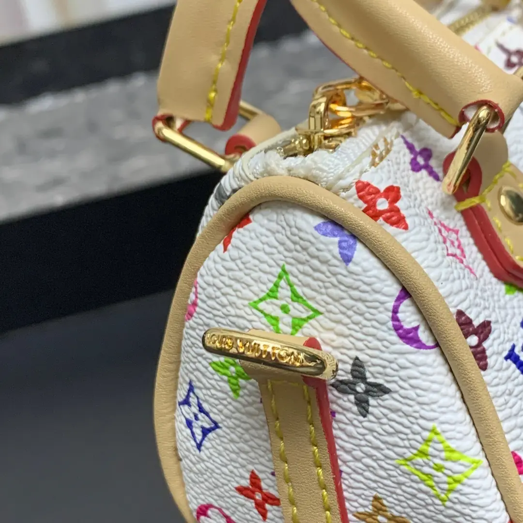 J2Y19 Louis Vuitton mini bag keychain pendant 28.5$ gallery