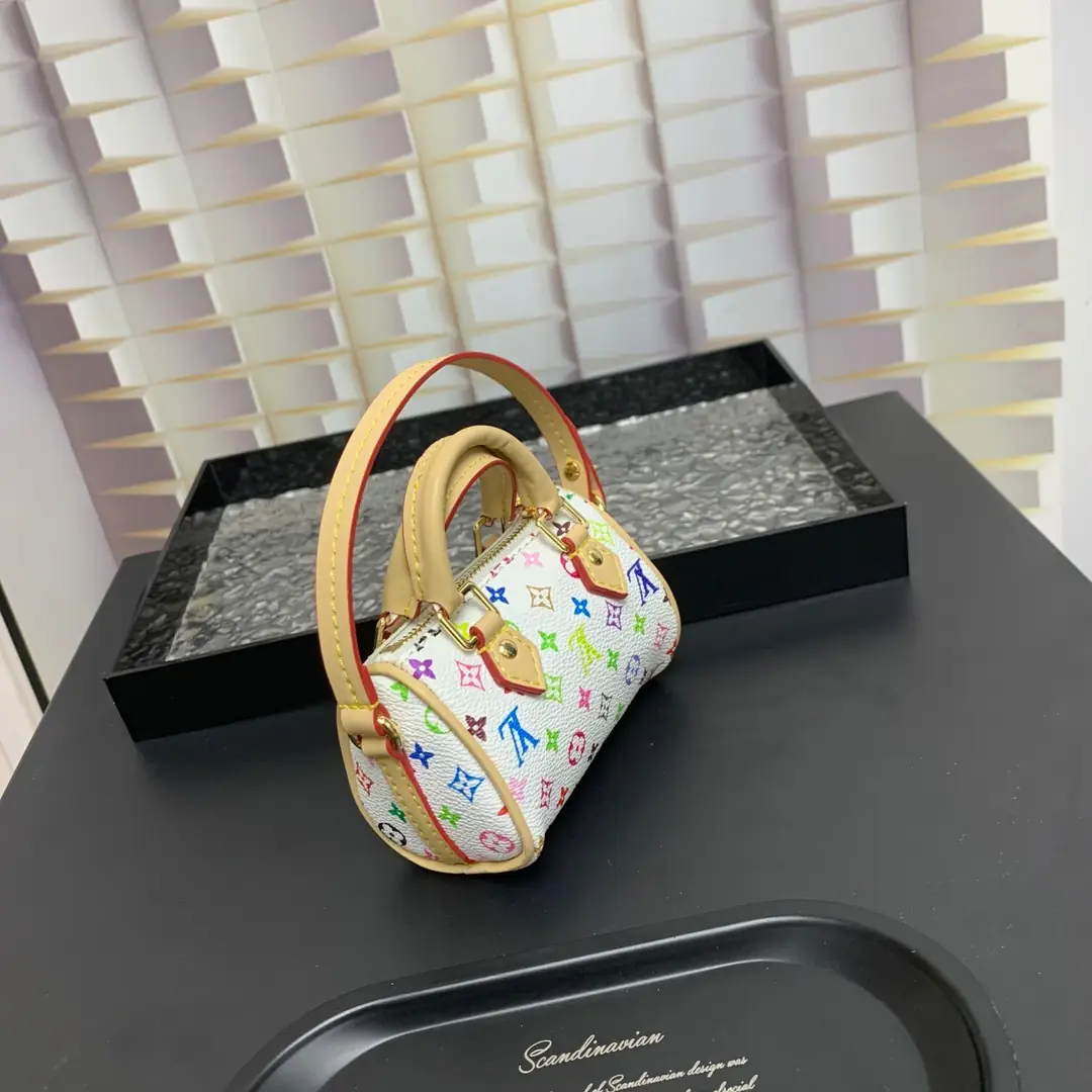 J2Y19 Louis Vuitton mini bag keychain pendant 28.5$ gallery