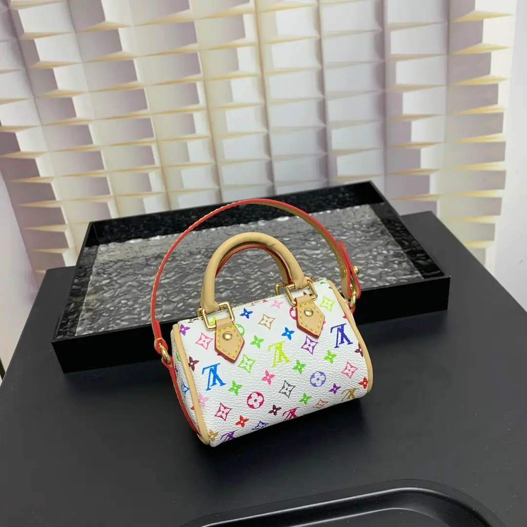 J2Y19 Louis Vuitton mini bag keychain pendant 28.5$ gallery