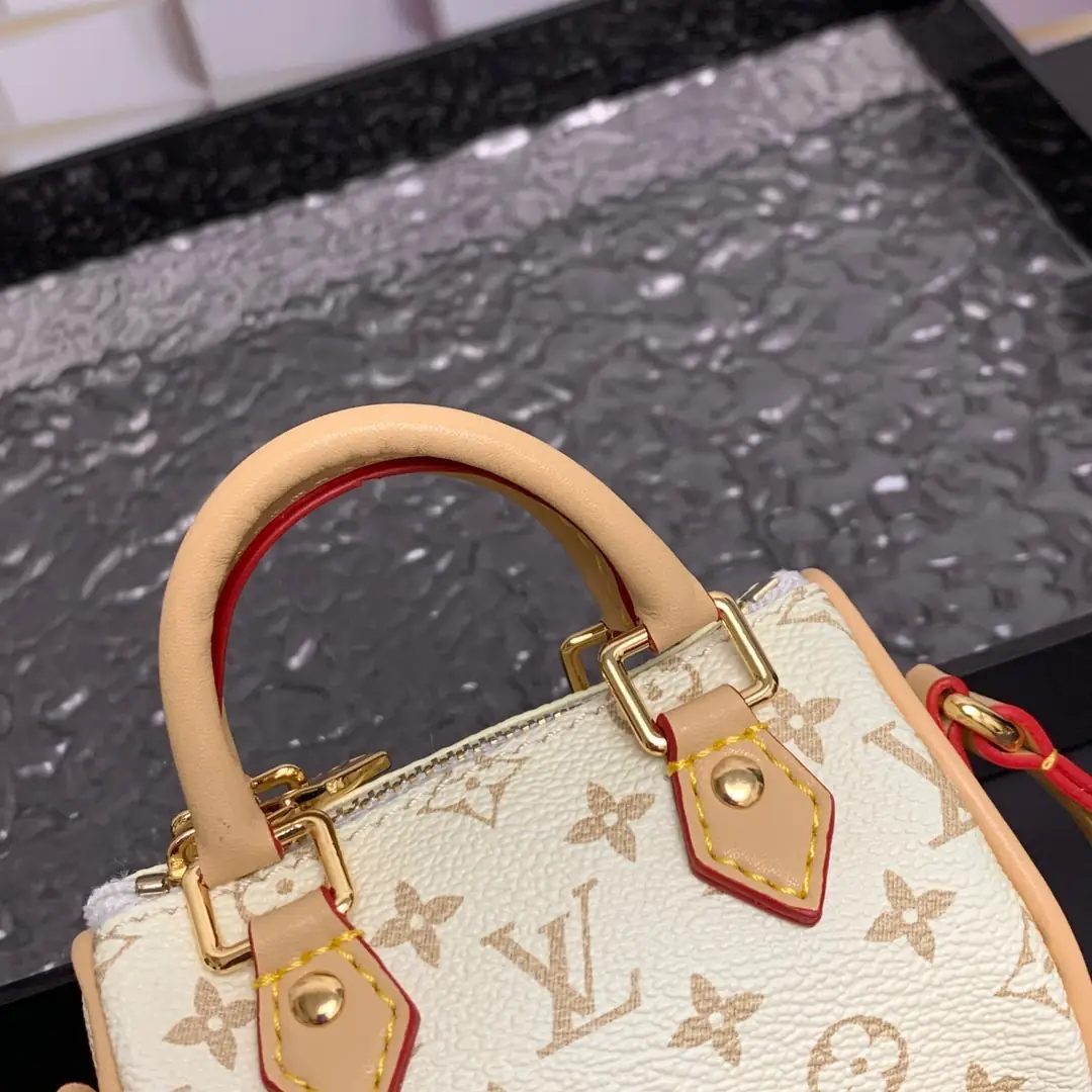 J2Y19 Louis Vuitton mini bag keychain pendant 28.5$ gallery