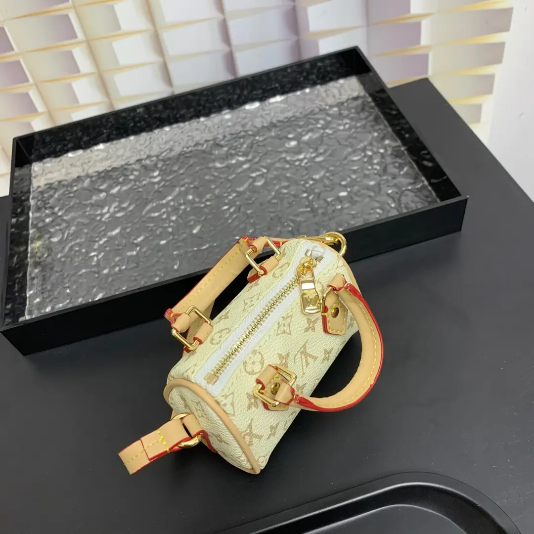 J2Y19 Louis Vuitton mini bag keychain pendant 28.5$ gallery