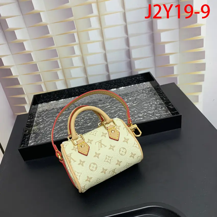 J2Y19 Louis Vuitton mini bag keychain pendant 28.5$ gallery