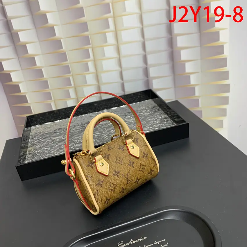 J2Y19 Louis Vuitton mini bag keychain pendant 28.5$ gallery