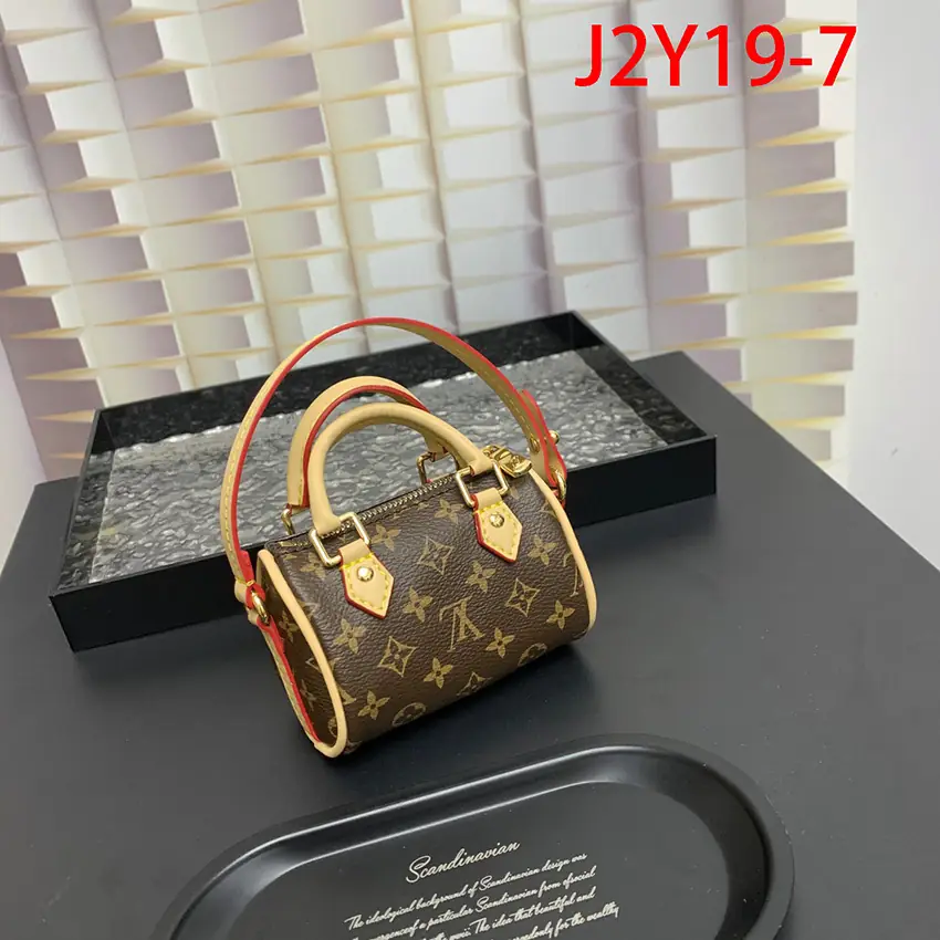 J2Y19 Louis Vuitton mini bag keychain pendant 28.5$ gallery