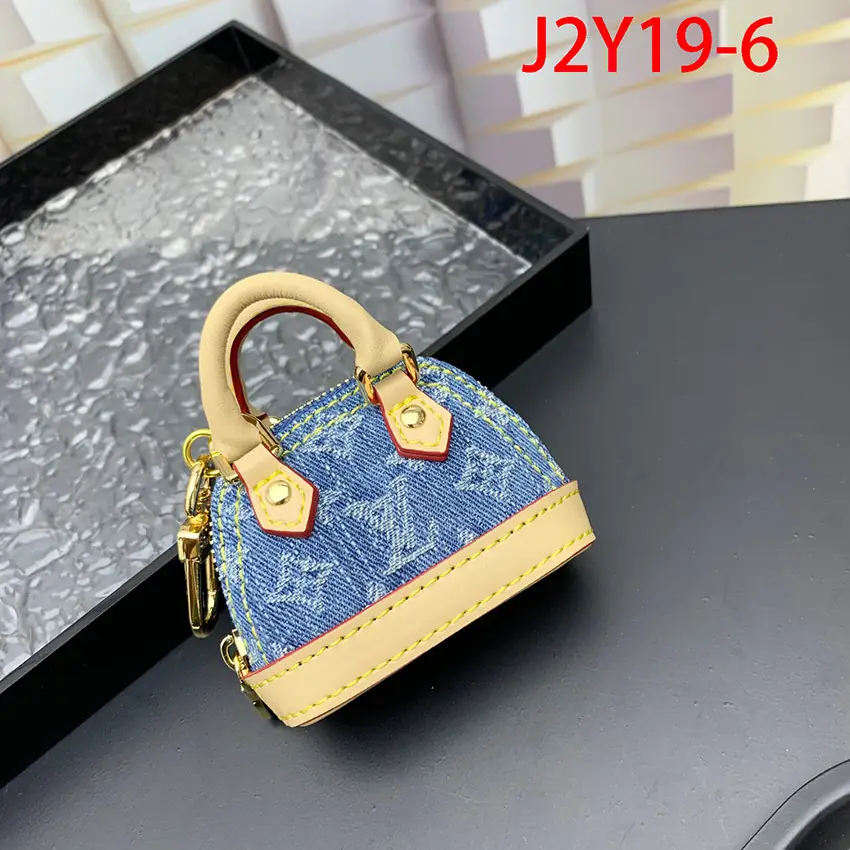 J2Y19 Louis Vuitton mini bag keychain pendant 28.5$ gallery