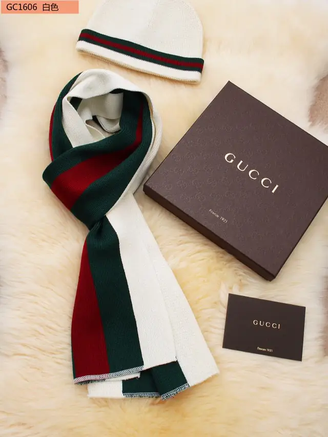 J2Y2 Gucci hat and scarf set 52$ gallery