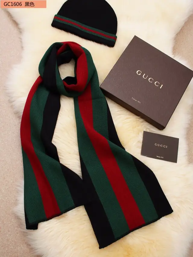 J2Y2 Gucci hat and scarf set 52$ gallery