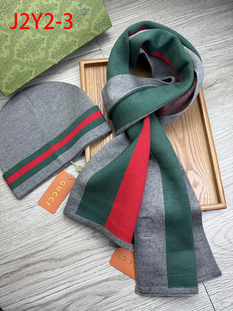J2Y2 Gucci hat and scarf set 52$ gallery