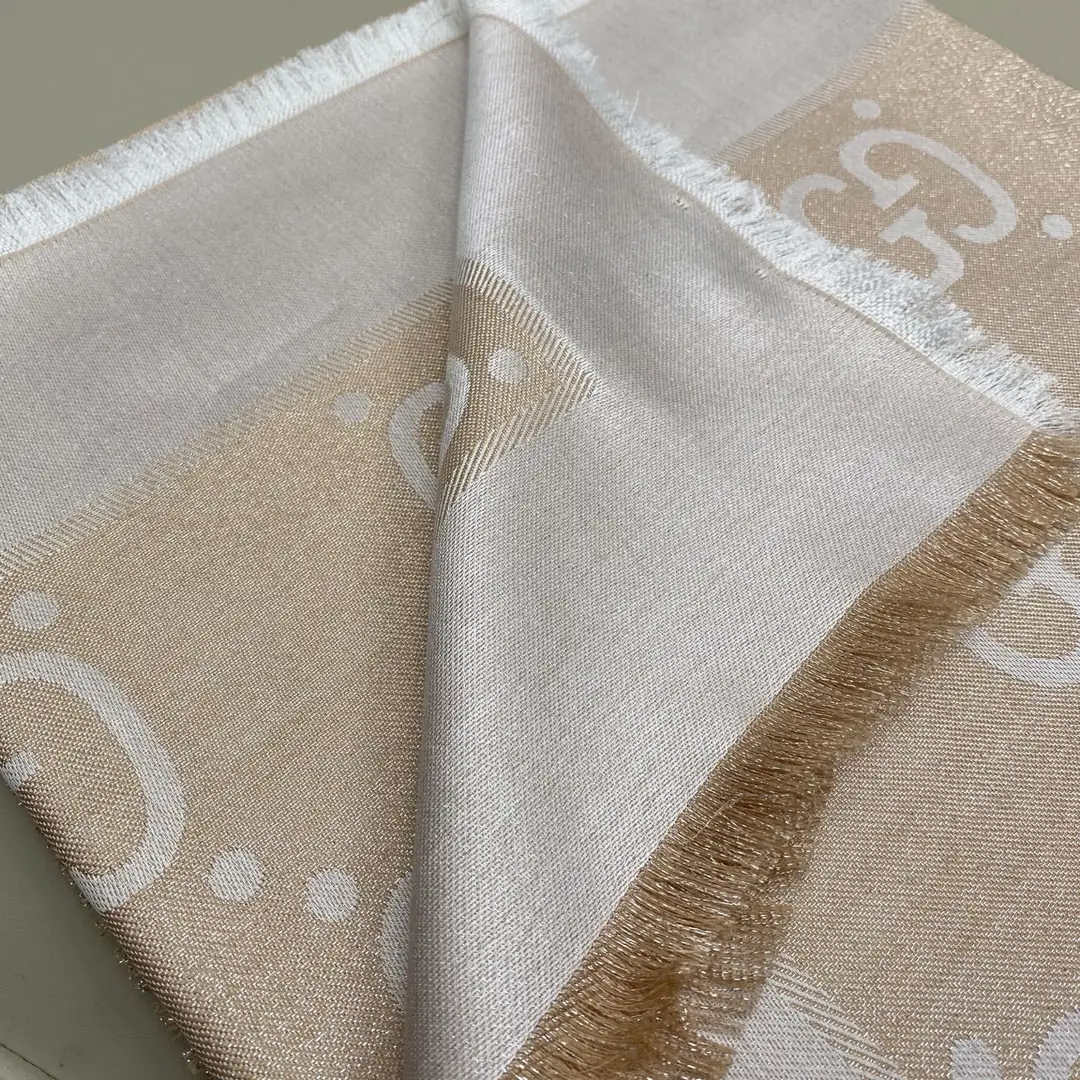 J2Y3 Gucci metallic jacquard shawl 45$ gallery